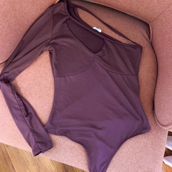 Le Lis Tops - One shoulder bodysuit!